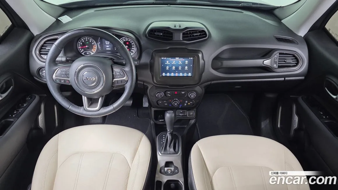 Jeep Renegade — фото 10