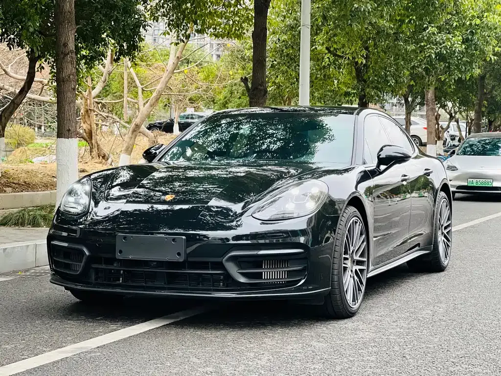 Porsche Panamera — фото 1