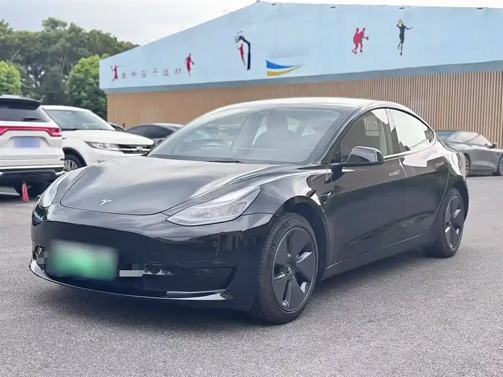 Tesla Model 3 — фото 1