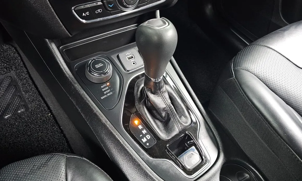 Jeep Cherokee — фото 2