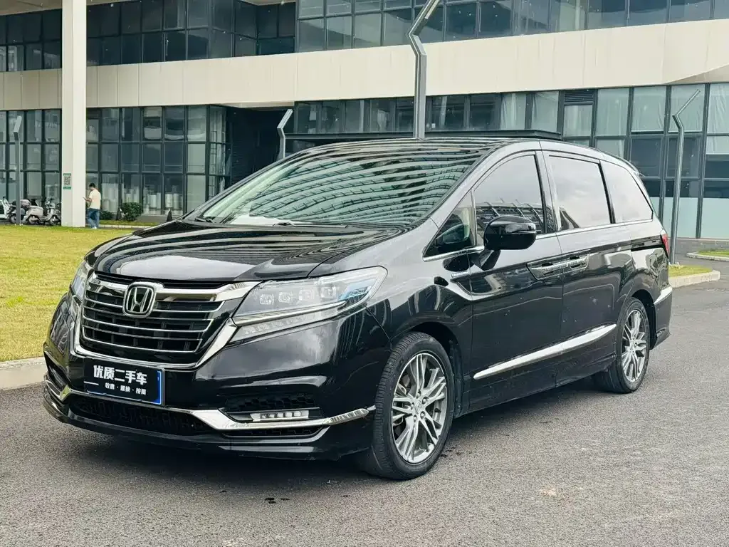 Honda Elysion — фото 1