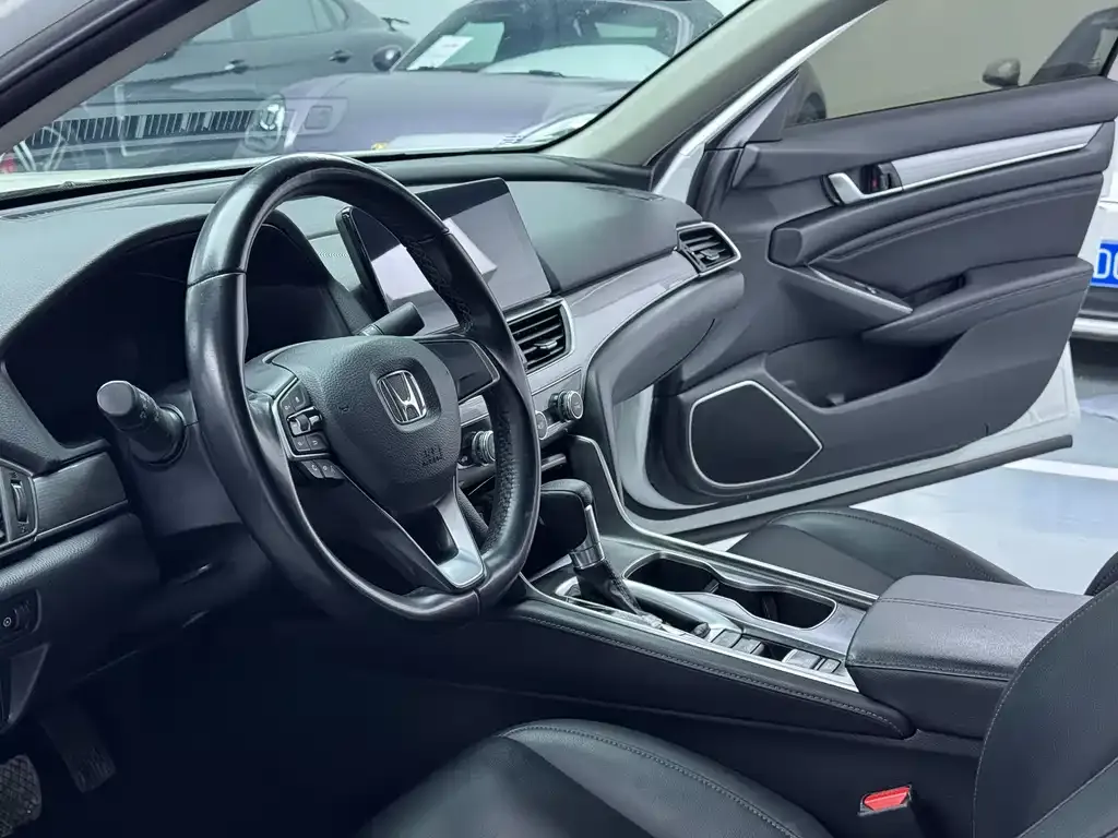 Honda Accord — фото 7