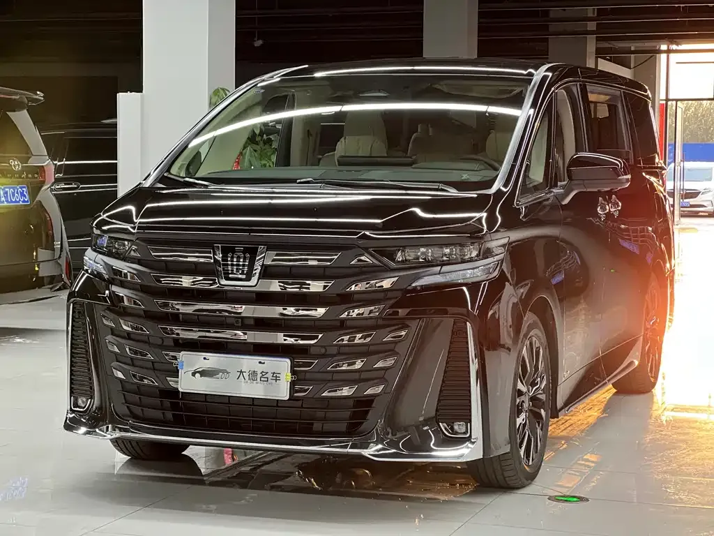 Toyota Vellfire — фото 1