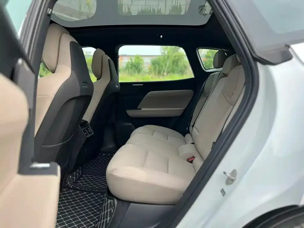 Volvo XC70 Plug-in Hybrid — фото 2