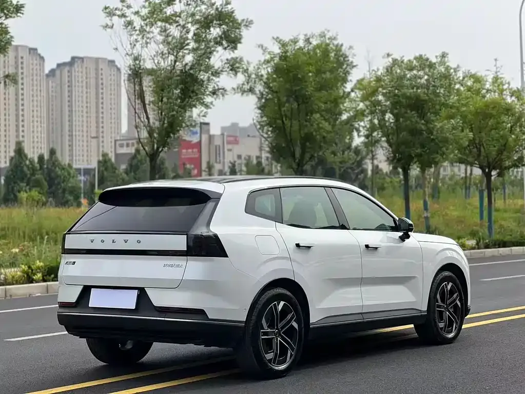Volvo XC70 Plug-in Hybrid — фото 8