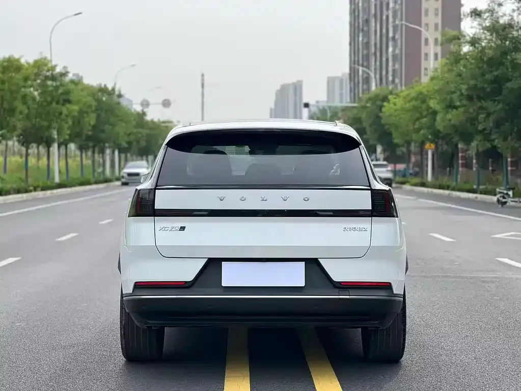 Volvo XC70 Plug-in Hybrid — фото 5