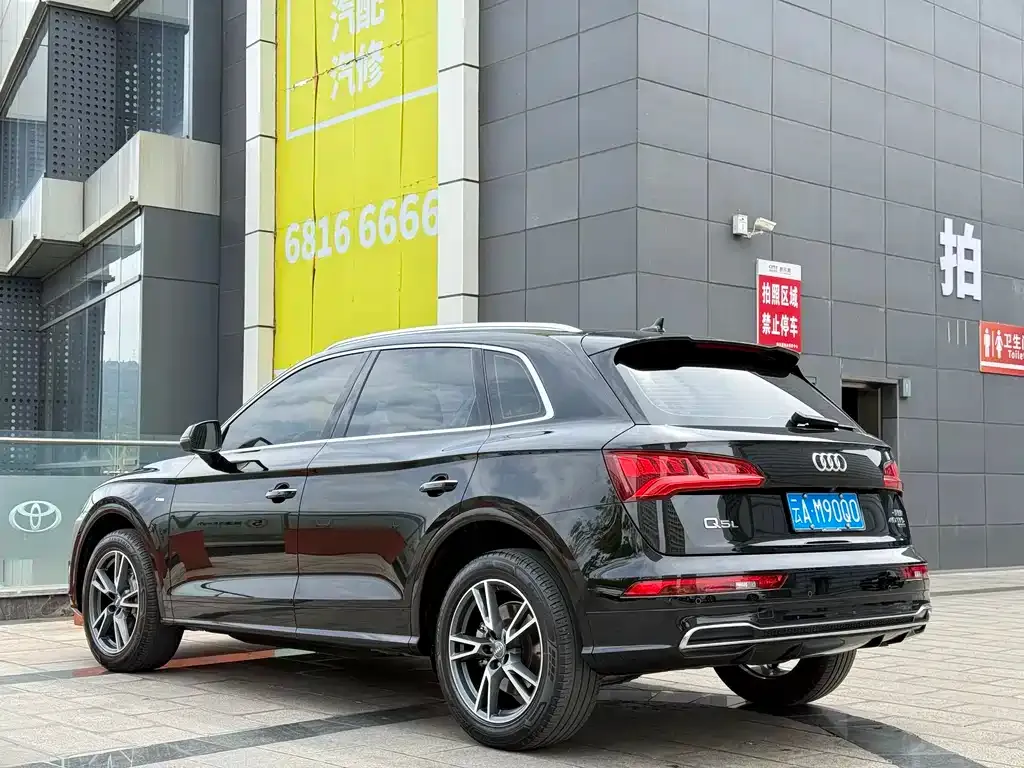 Audi Q5L — фото 9