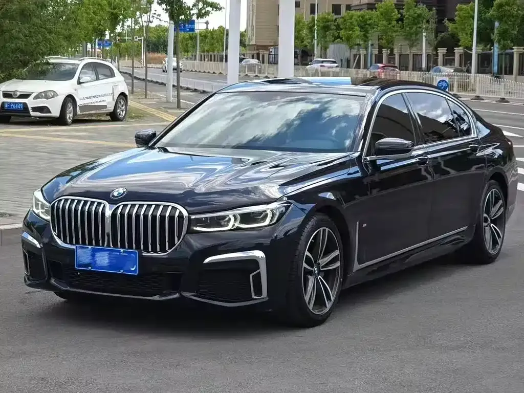 BMW 7 Series — фото 1