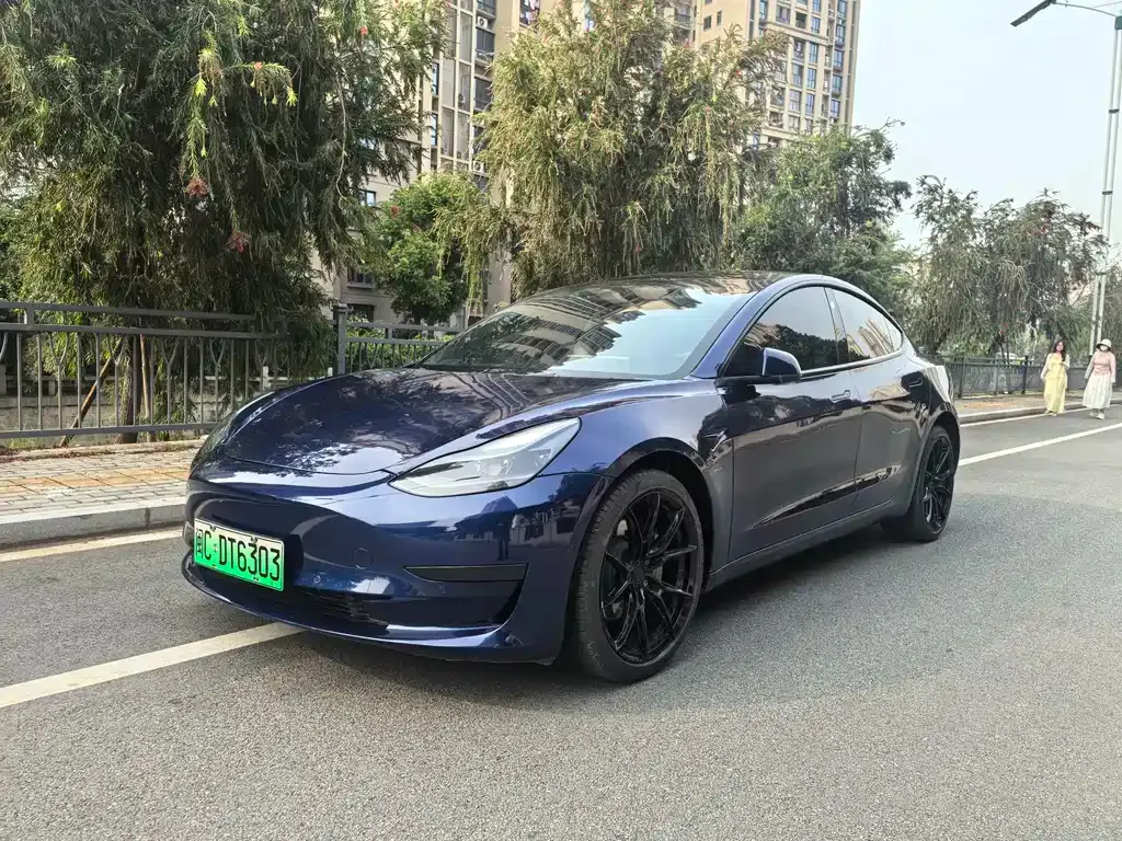 Tesla Model 3 — фото 1