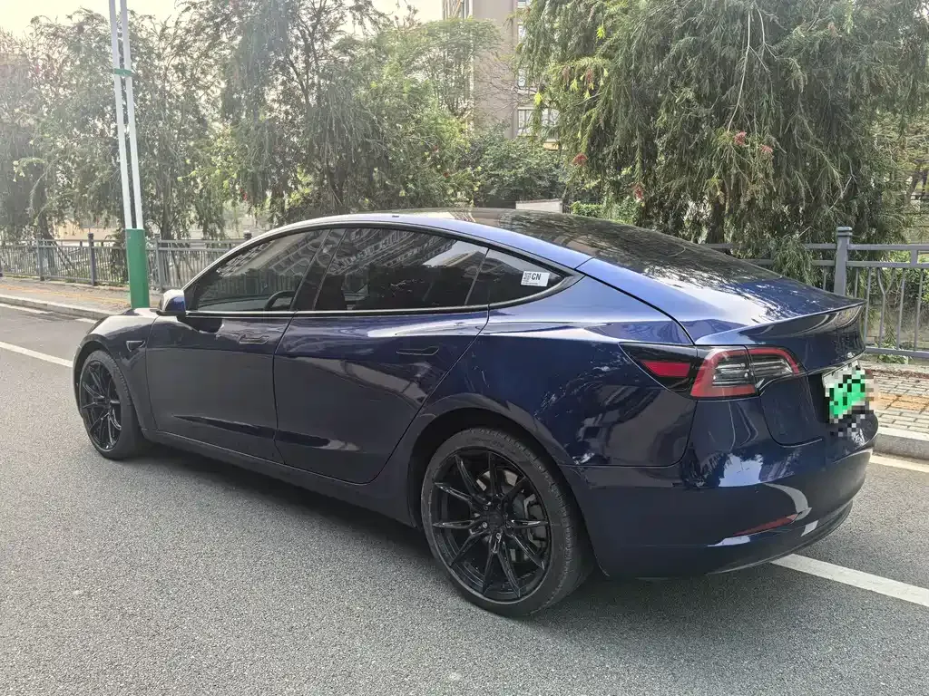 Tesla Model 3 — фото 9