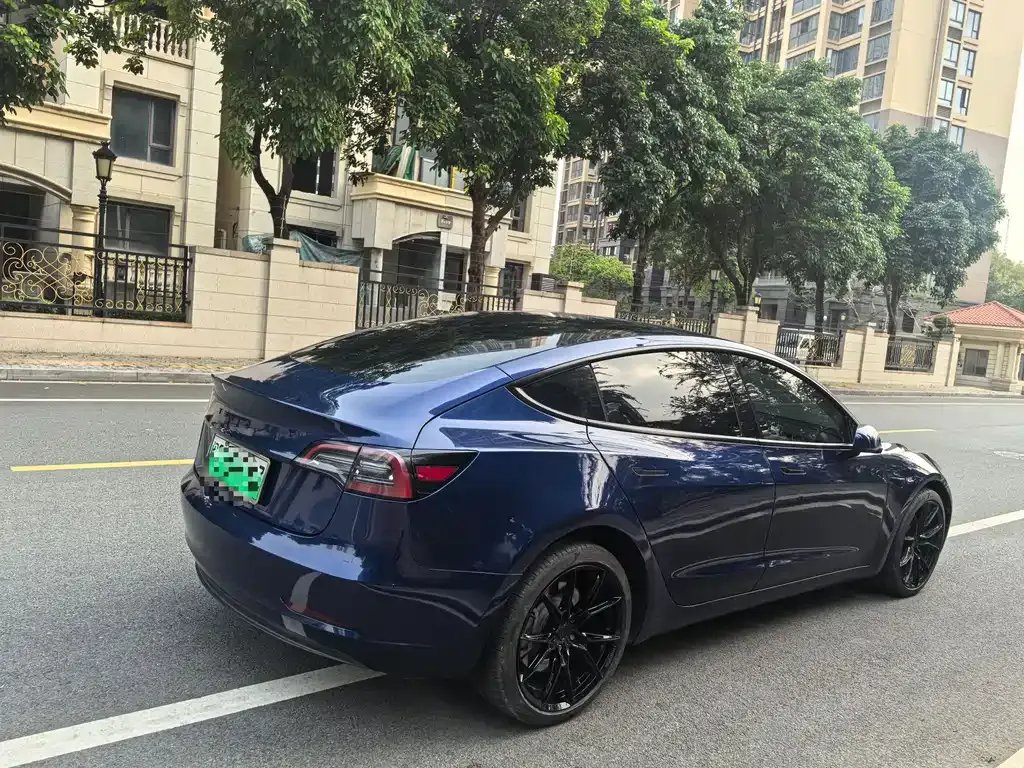 Tesla Model 3 — фото 4