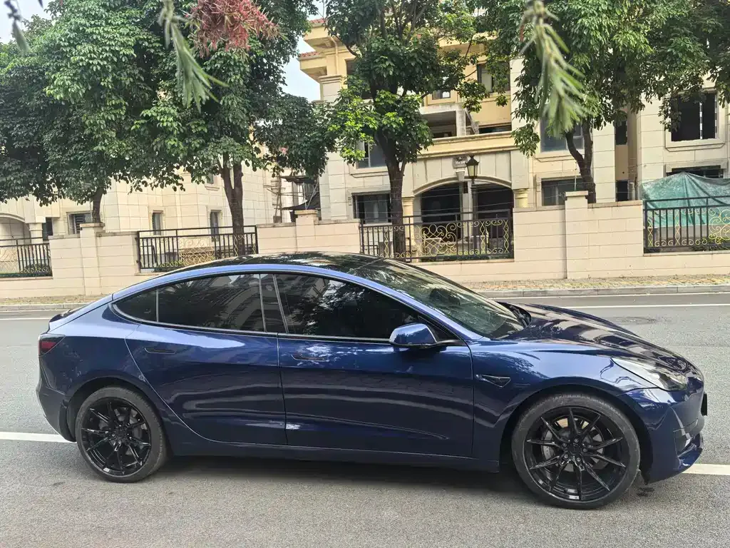 Tesla Model 3 — фото 10
