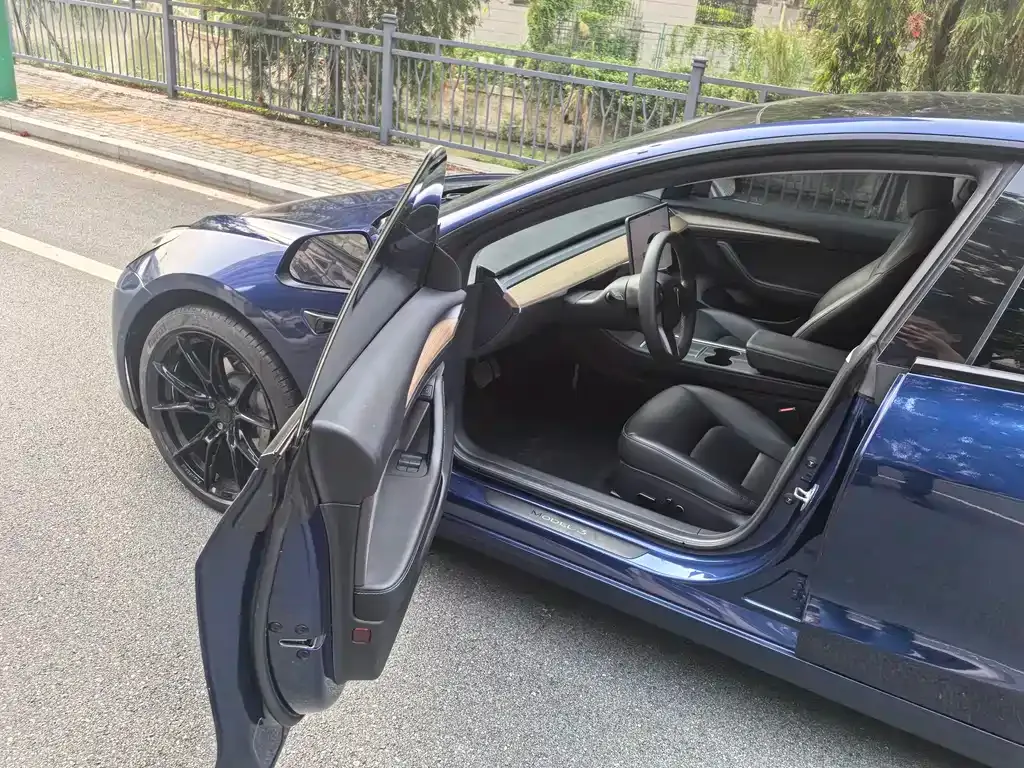 Tesla Model 3 — фото 5