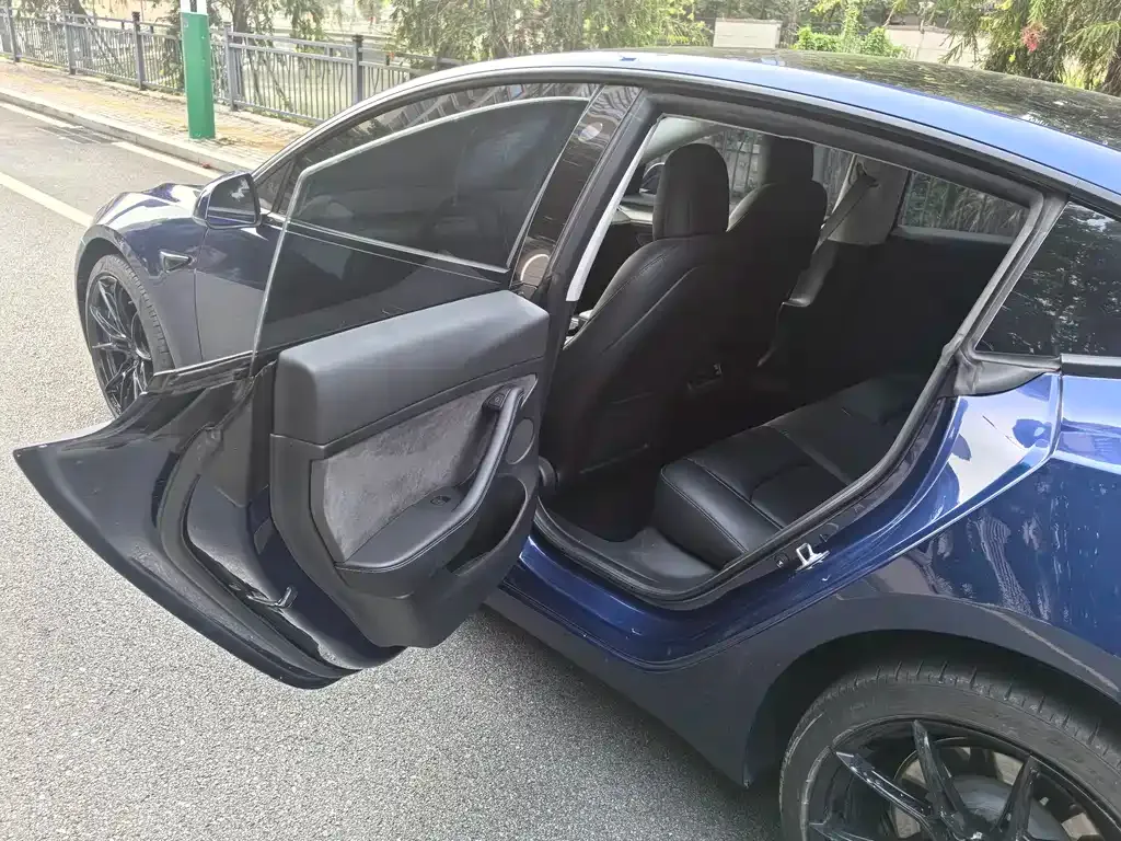 Tesla Model 3 — фото 2