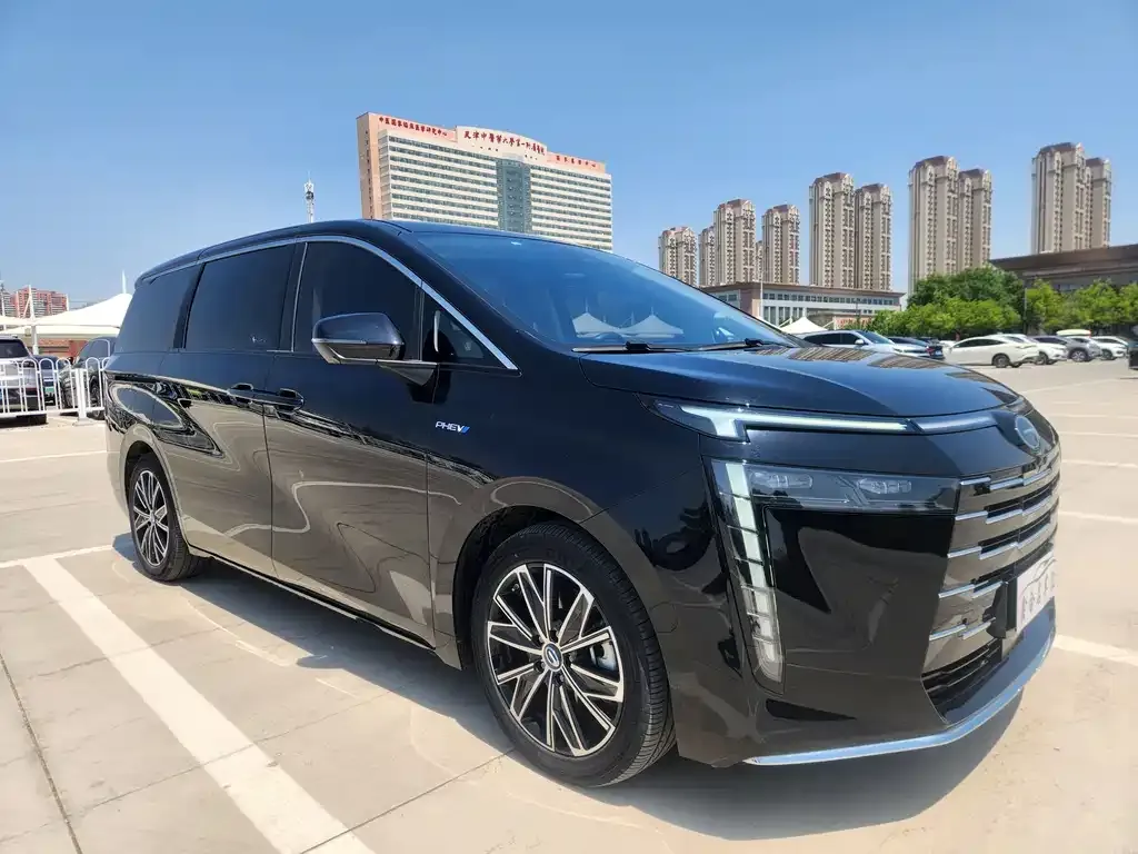 GAC Motor E8 Hybrid — фото 2