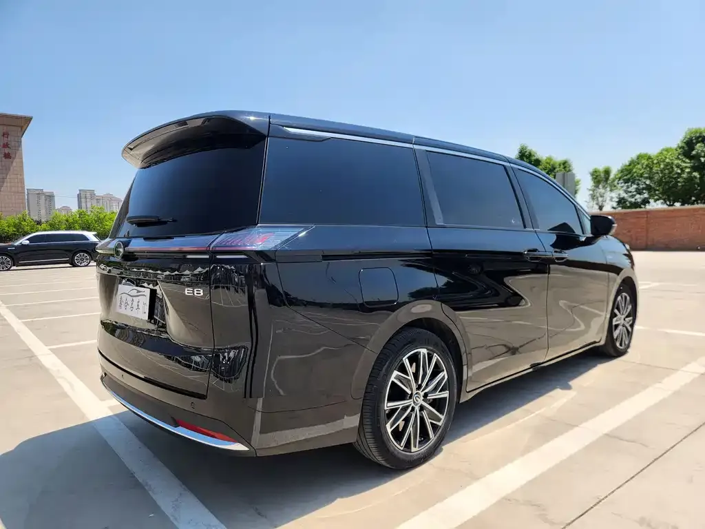 GAC Motor E8 Hybrid — фото 9