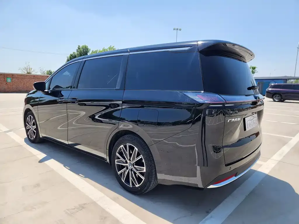 GAC Motor E8 Hybrid — фото 4