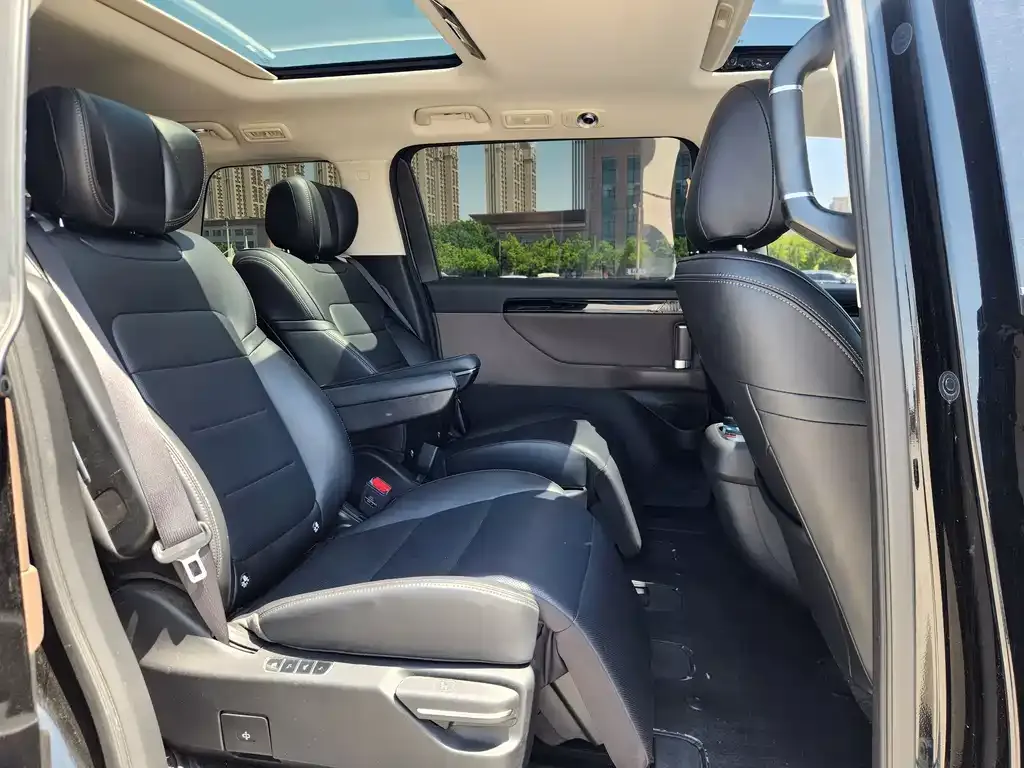 GAC Motor E8 Hybrid — фото 3