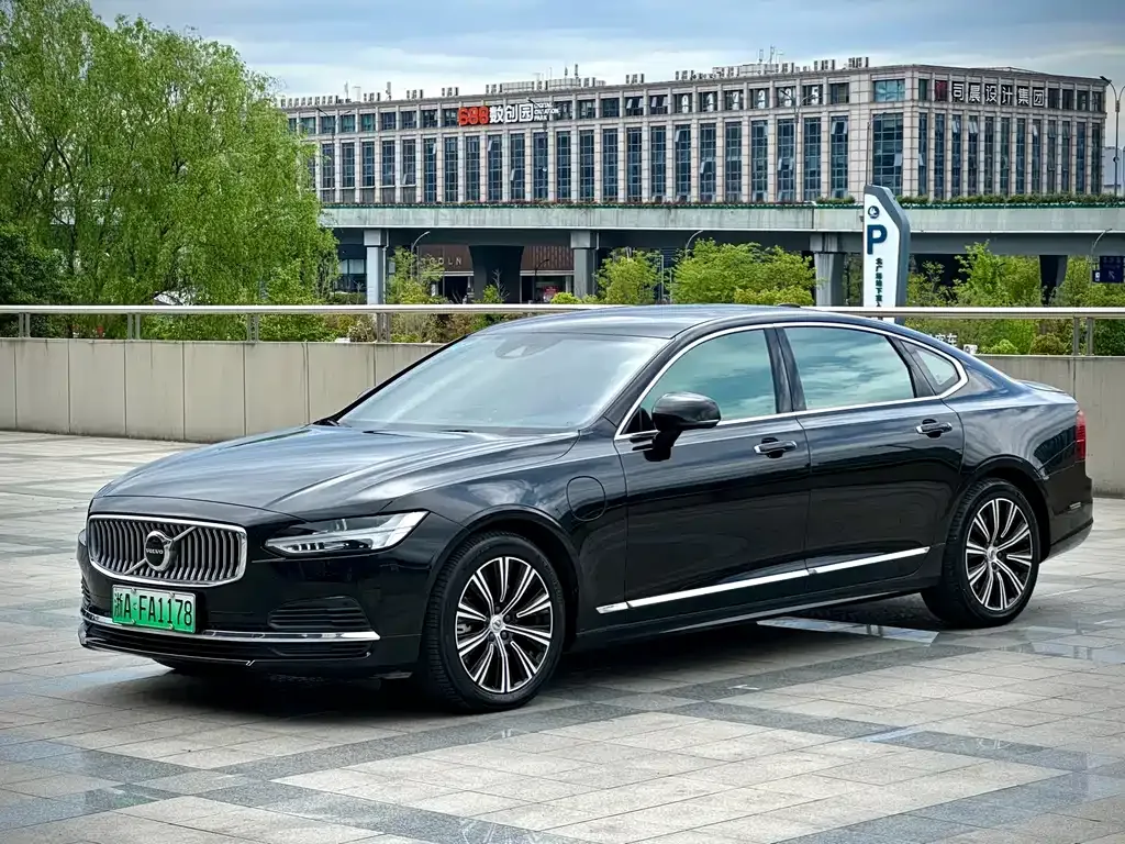 Volvo S90 PHEV — фото 1
