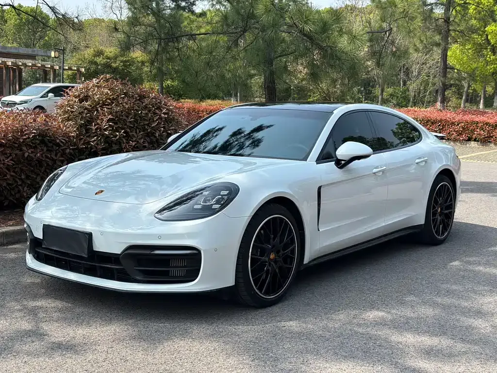 Porsche Panamera — фото 1