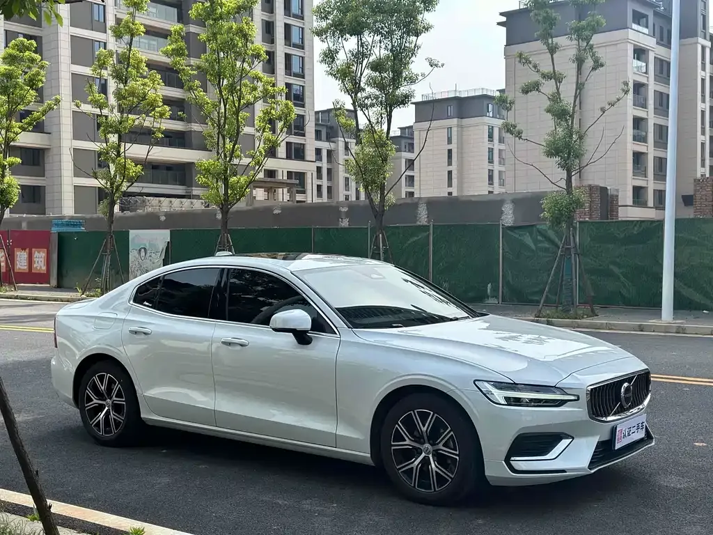 Volvo S60 — фото 5