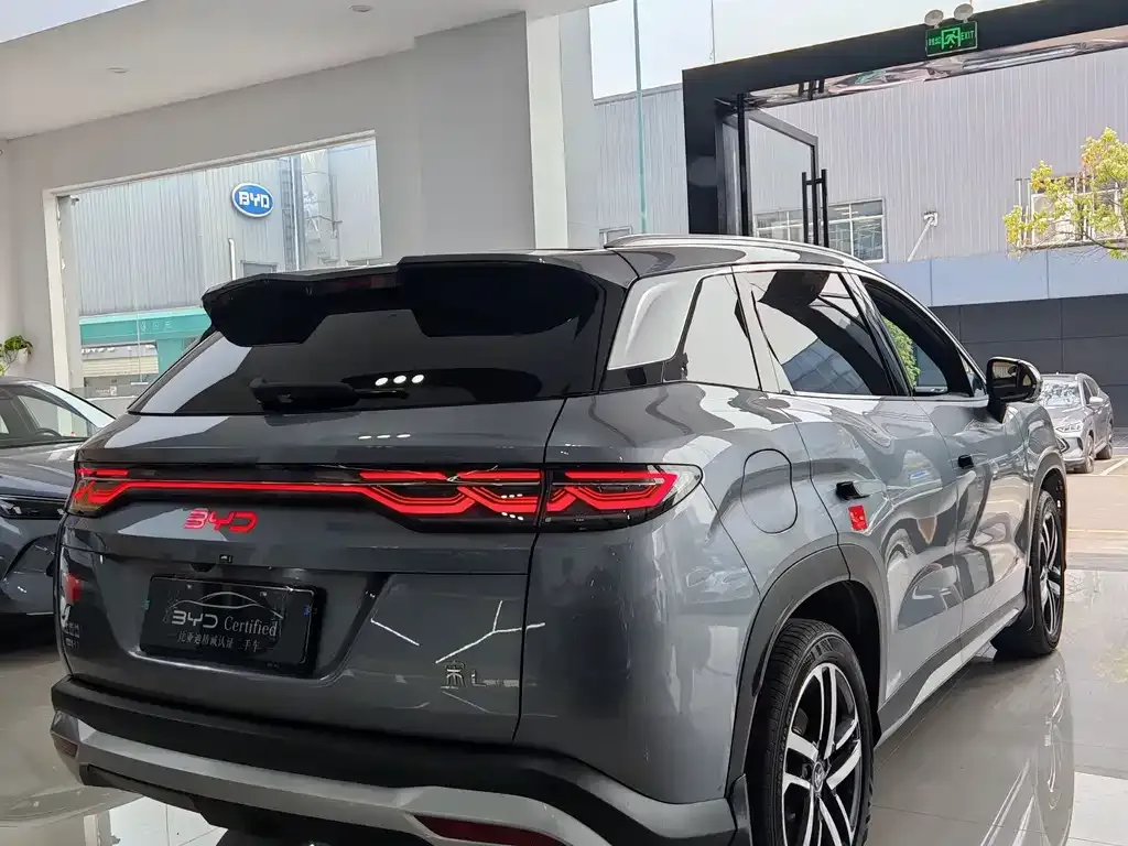 BYD L DM-i — фото 9