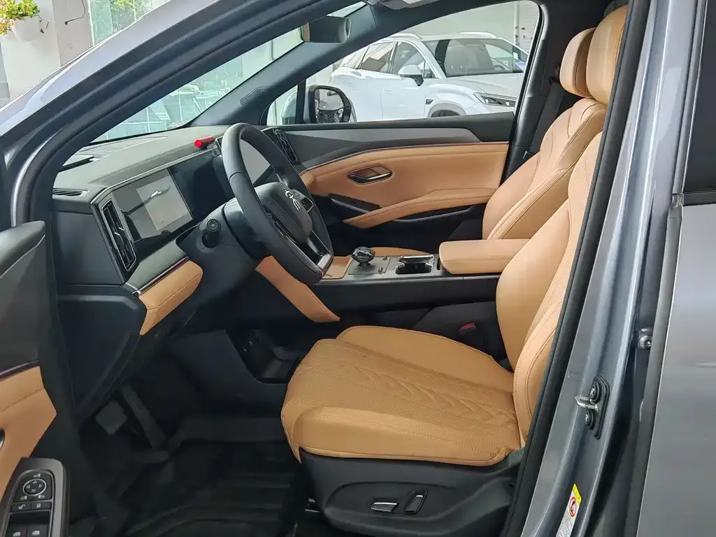 BYD L DM-i — фото 10