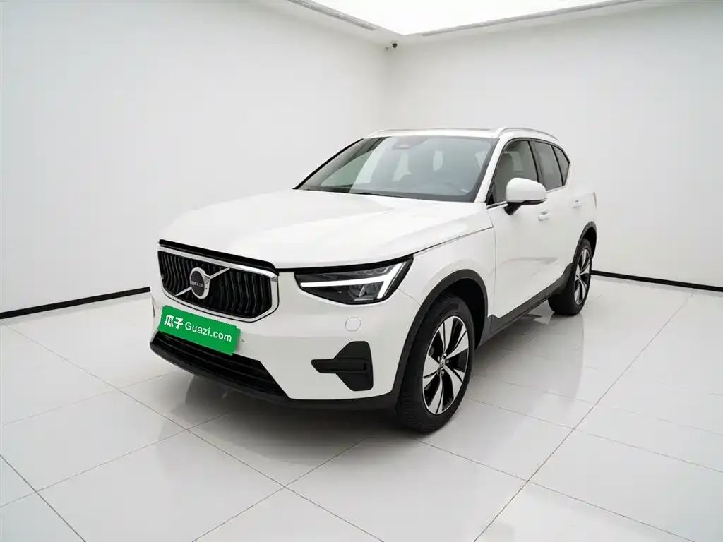 Volvo XC40 — фото 4