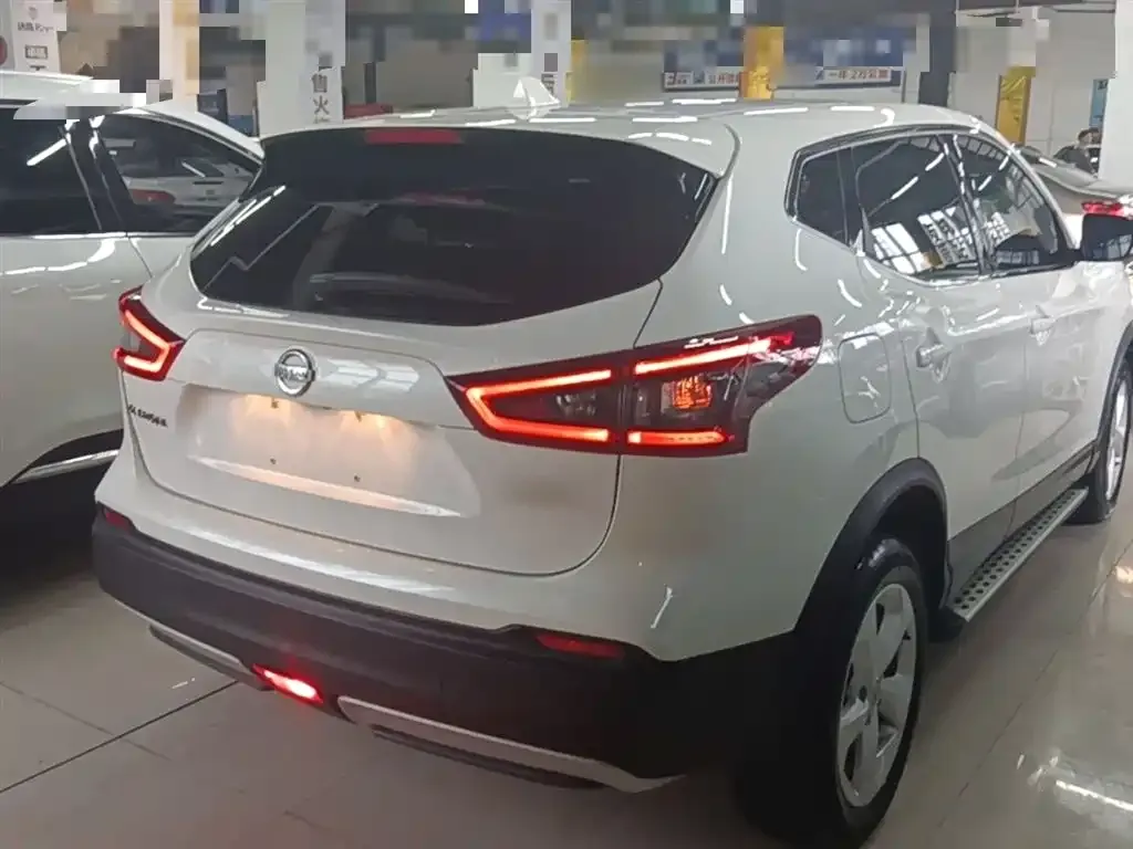 Nissan Qashqai — фото 10