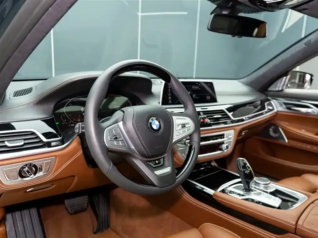 BMW 7 Series — фото 9
