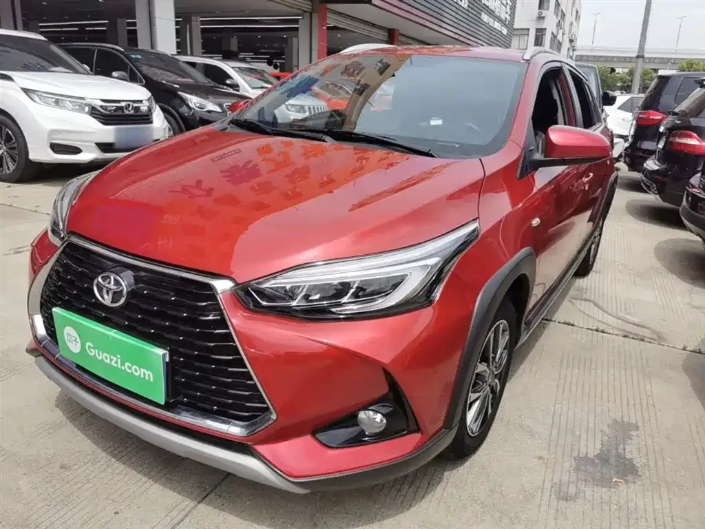 Toyota Yaris L — фото 1