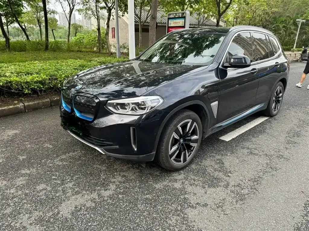 BMW iX3 — фото 1