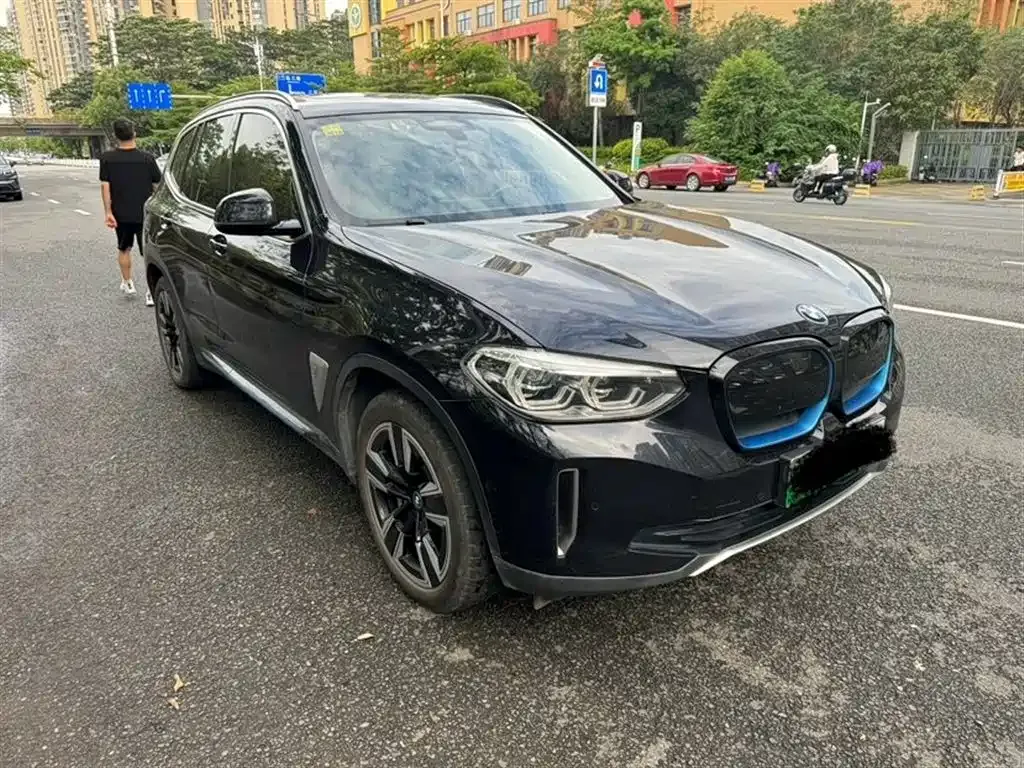 BMW iX3 — фото 4