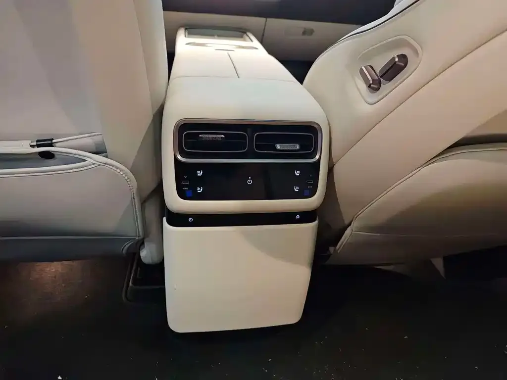Li Auto i6 — фото 2