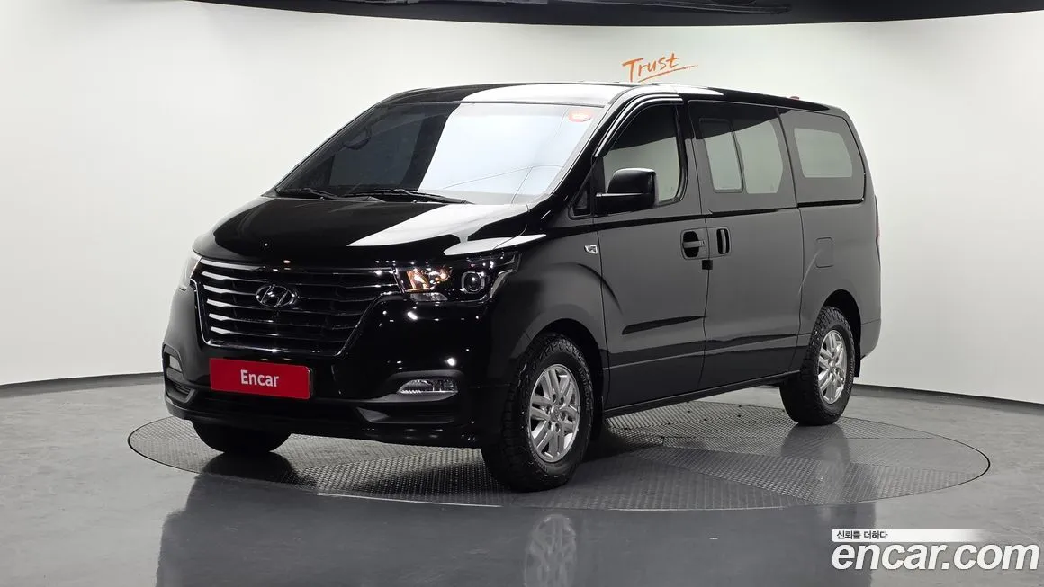 Hyundai Starex — фото 1