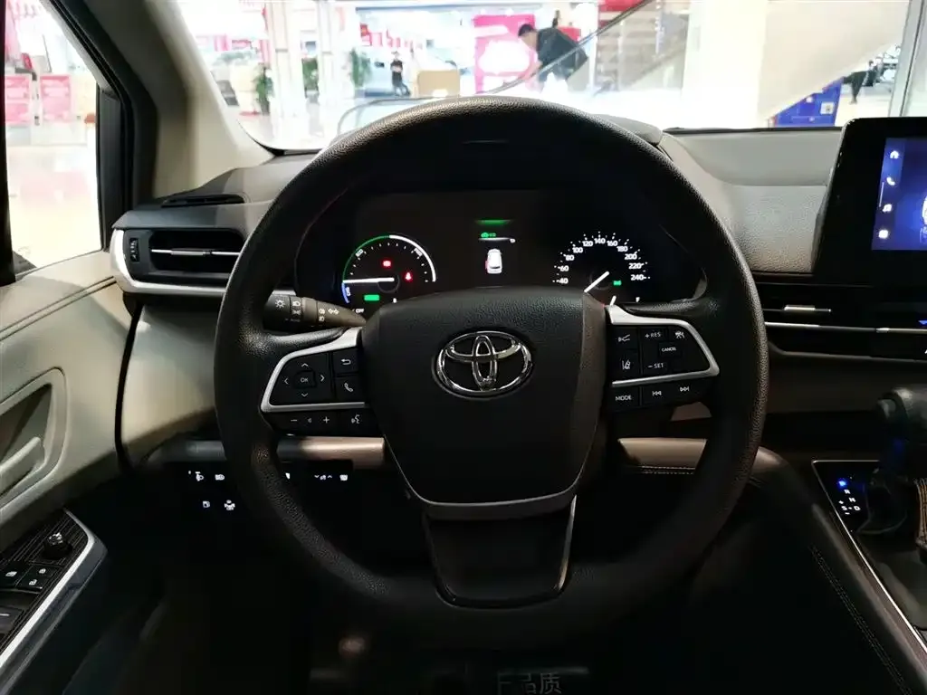 Toyota Granvia — фото 5