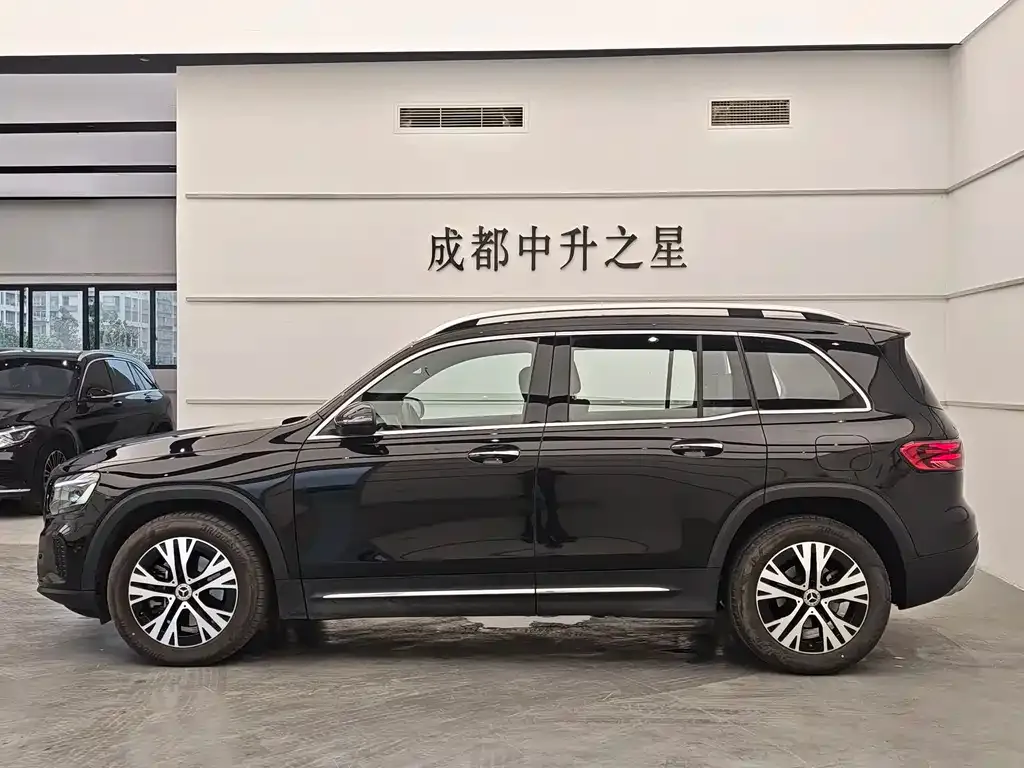 Mercedes-Benz GLB — фото 10