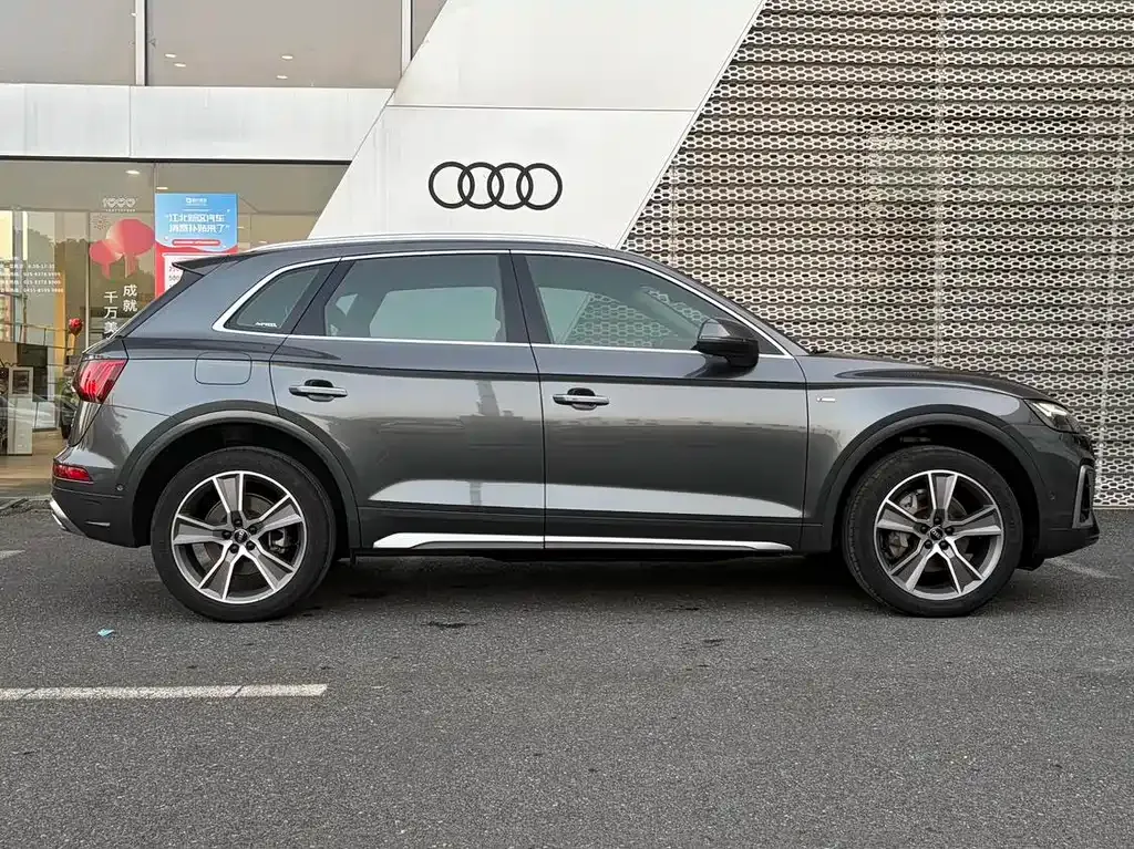 Audi Q5L — фото 10