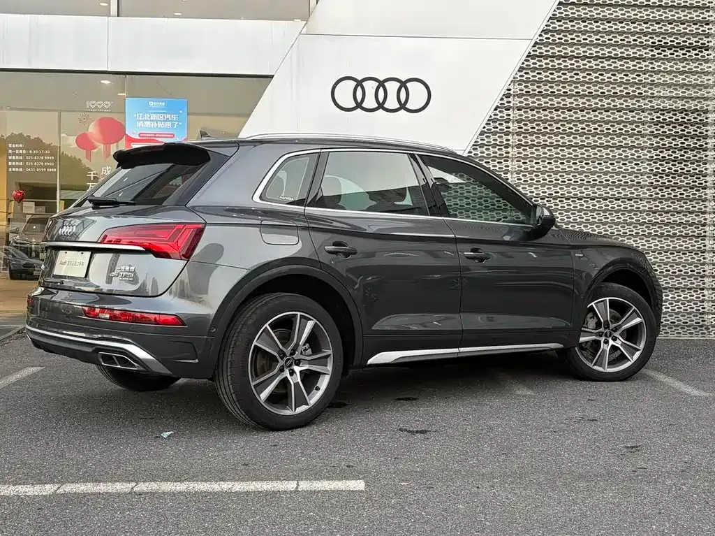 Audi Q5L — фото 8