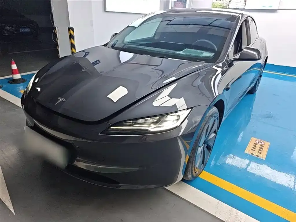 Tesla Model 3 — фото 1