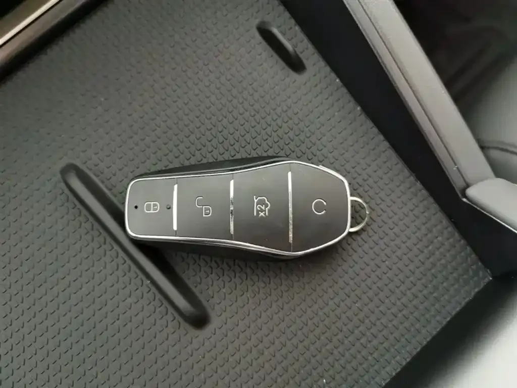 BYD Qin L — фото 10