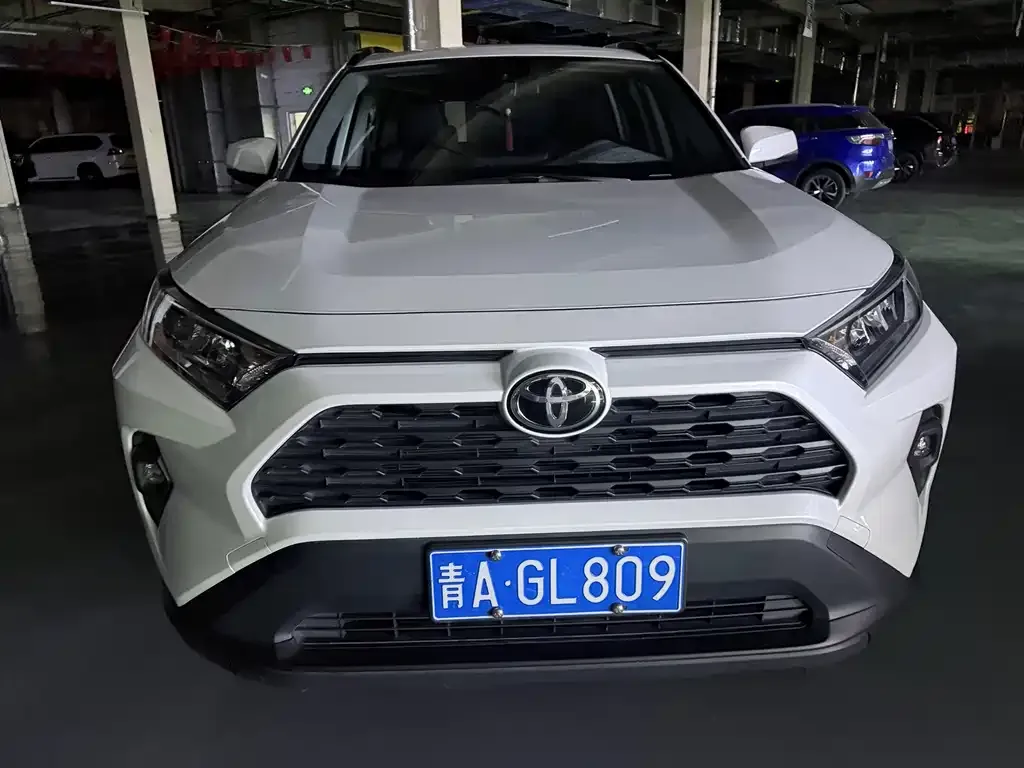 Toyota RAV4 — фото 5