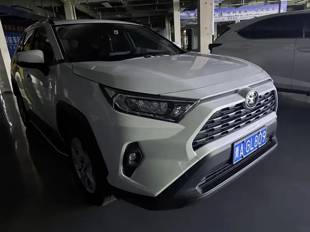 Toyota RAV4 — фото 9
