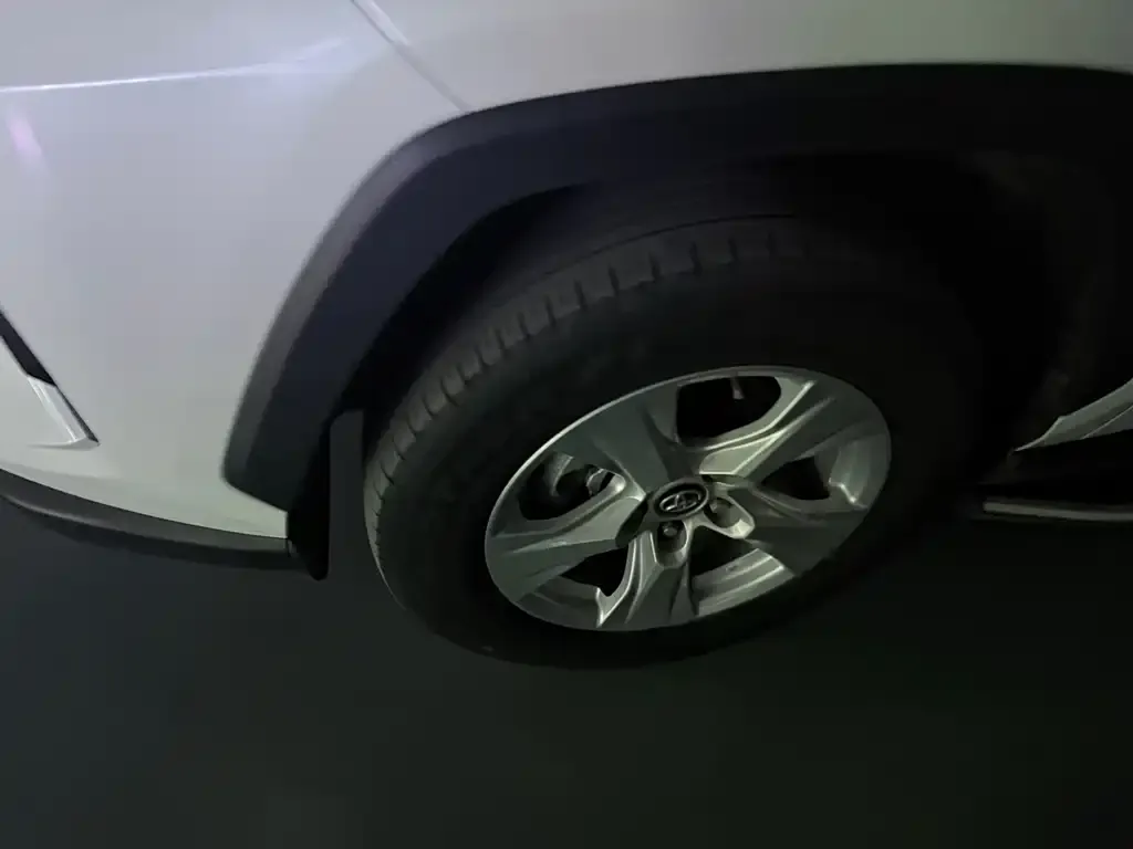 Toyota RAV4 — фото 3