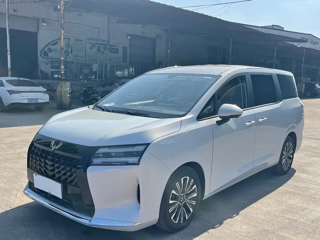 Wuling Starlight 730 New Energy — фото 1