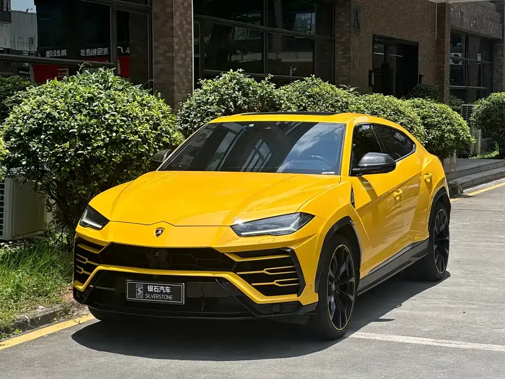 Lamborghini Urus — фото 1
