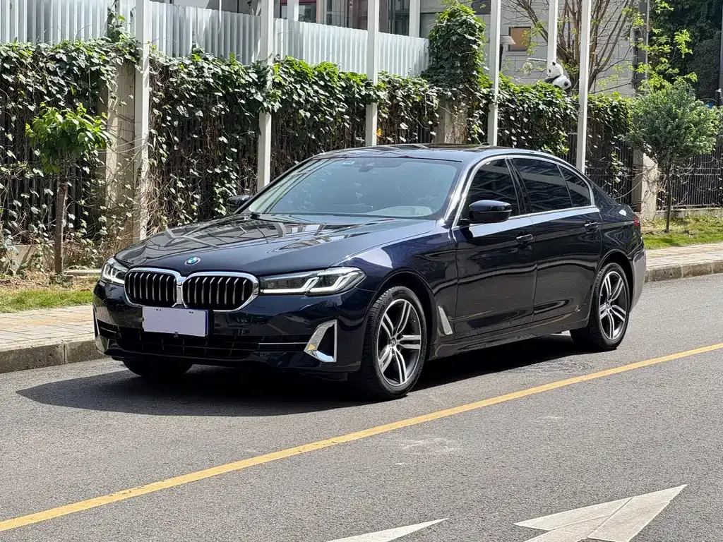 BMW 5 Series — фото 1