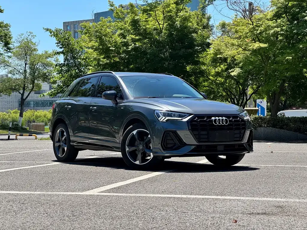 Audi Q3 — фото 1