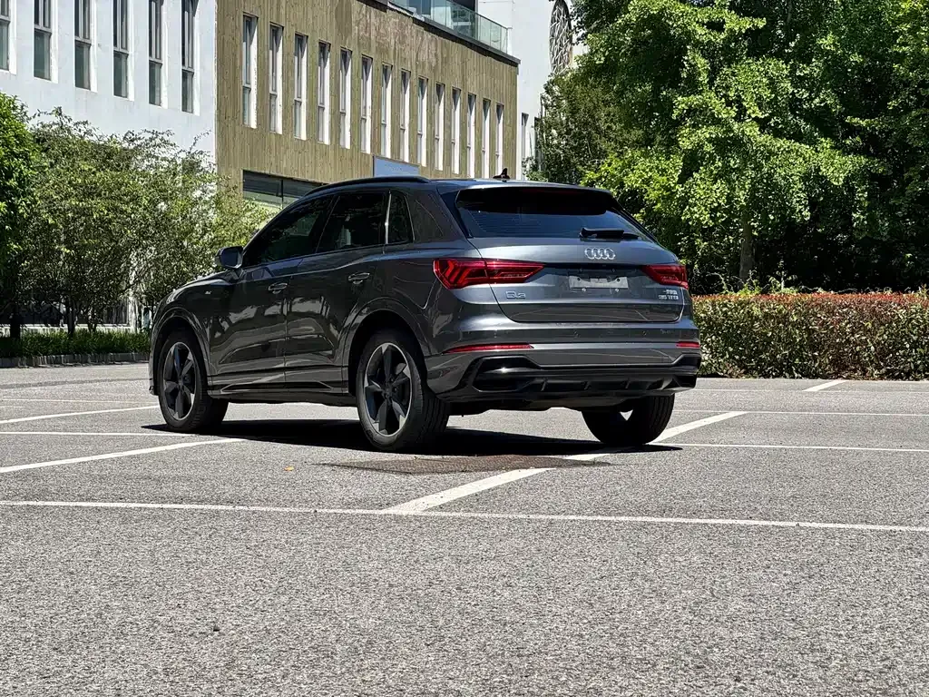 Audi Q3 — фото 10
