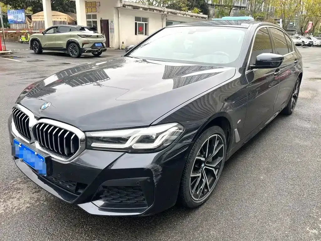 BMW 5 Series — фото 1